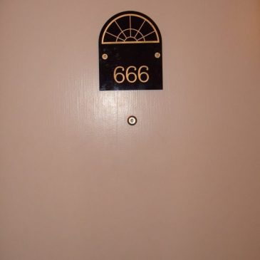 Evite el número 666.
