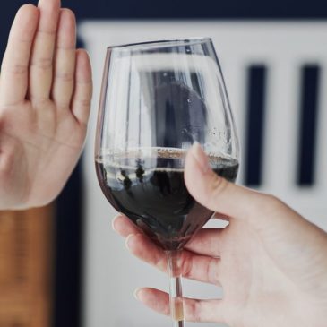 Las bebidas alcohólicas distorsionan la voz de Dios.
