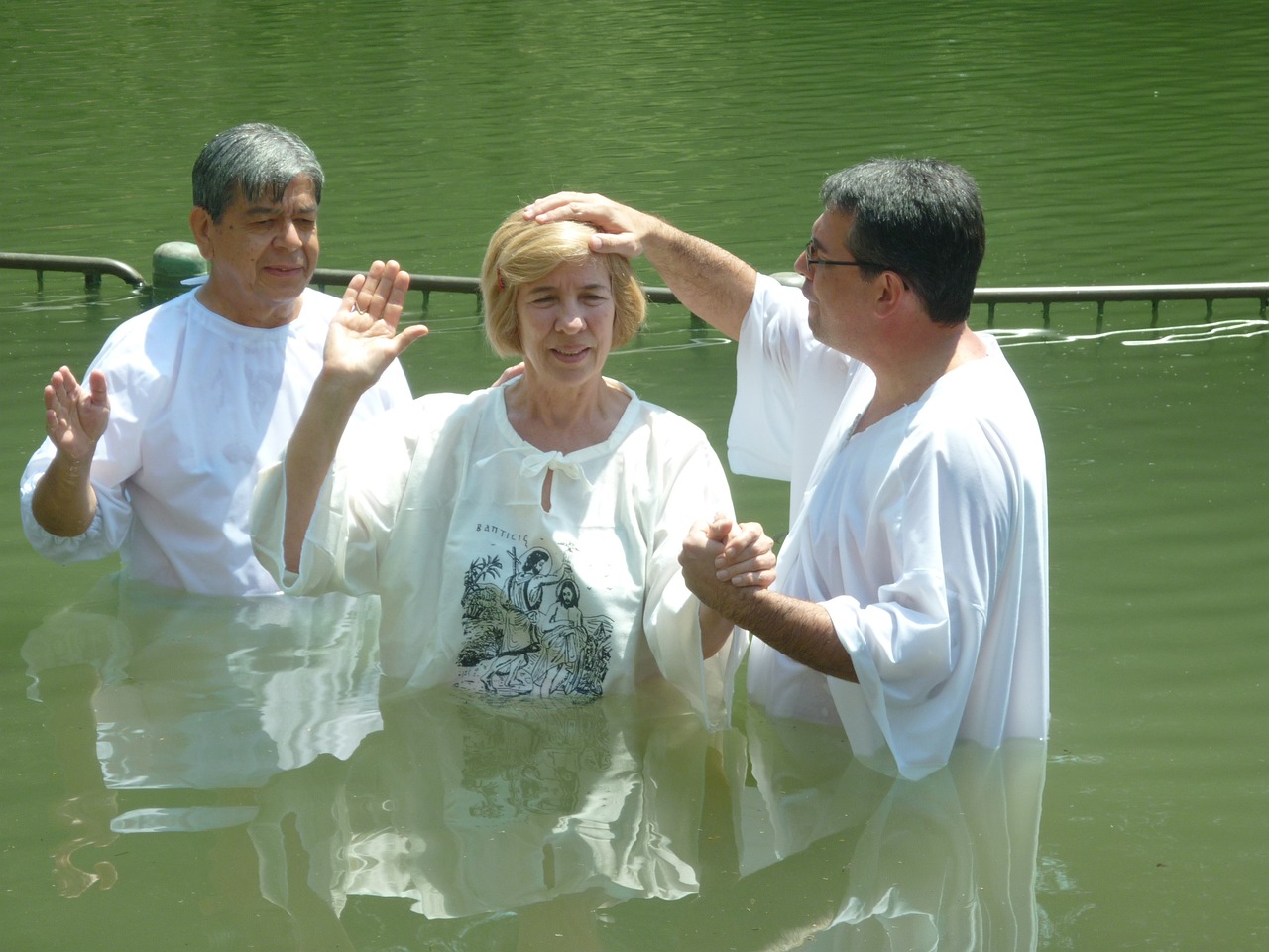 Alt=El bautismo por inmersión os hará libres